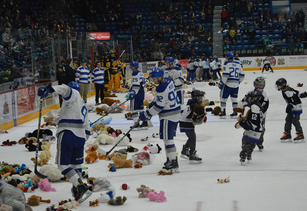 Wolves Fall 3-2 to Bulldogs - Sudbury Wolves
